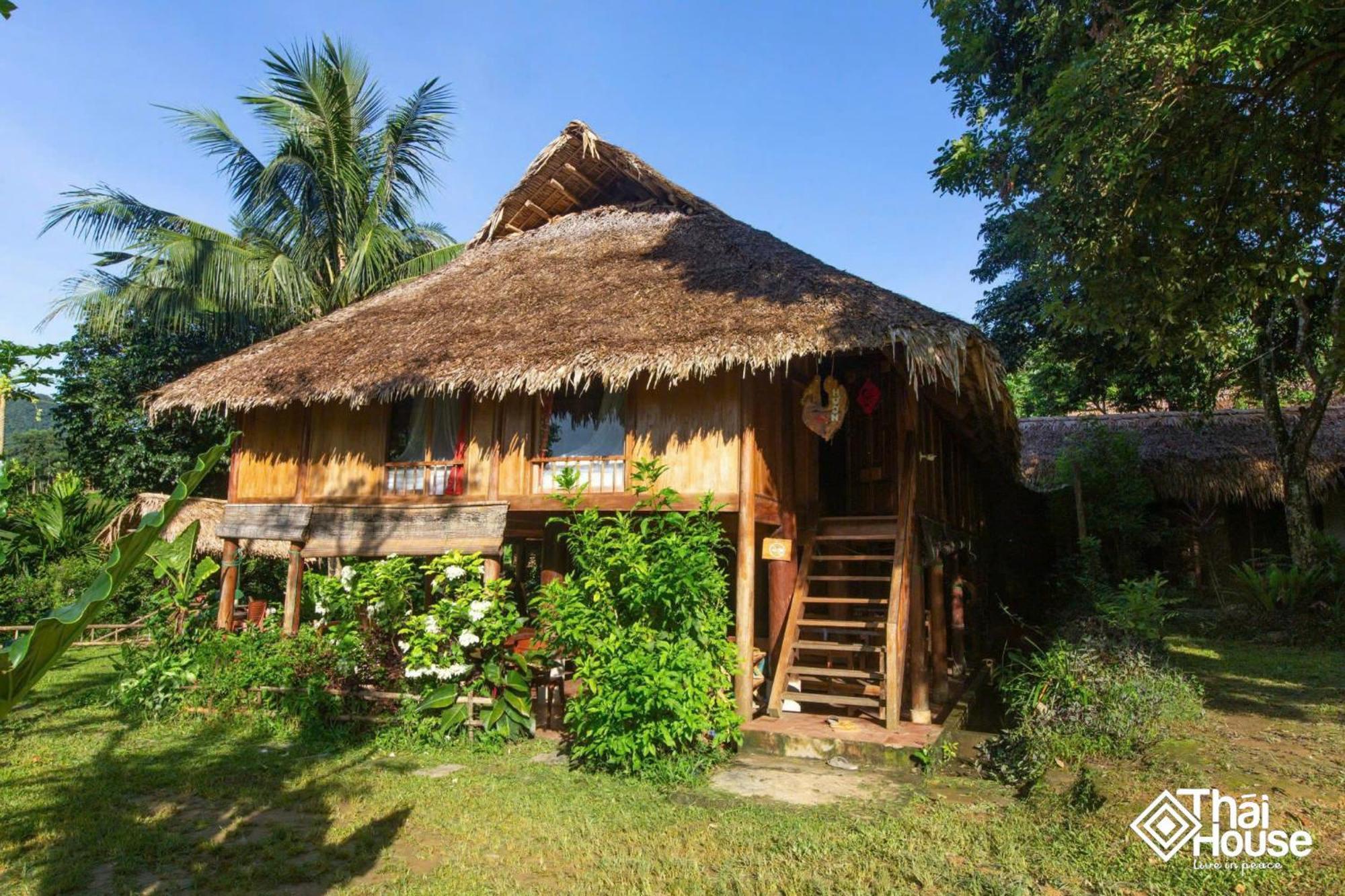 Thai House Pu Luong - Century Old Stilt House With Terrace Views Huong Ba Thuoc 외부 사진