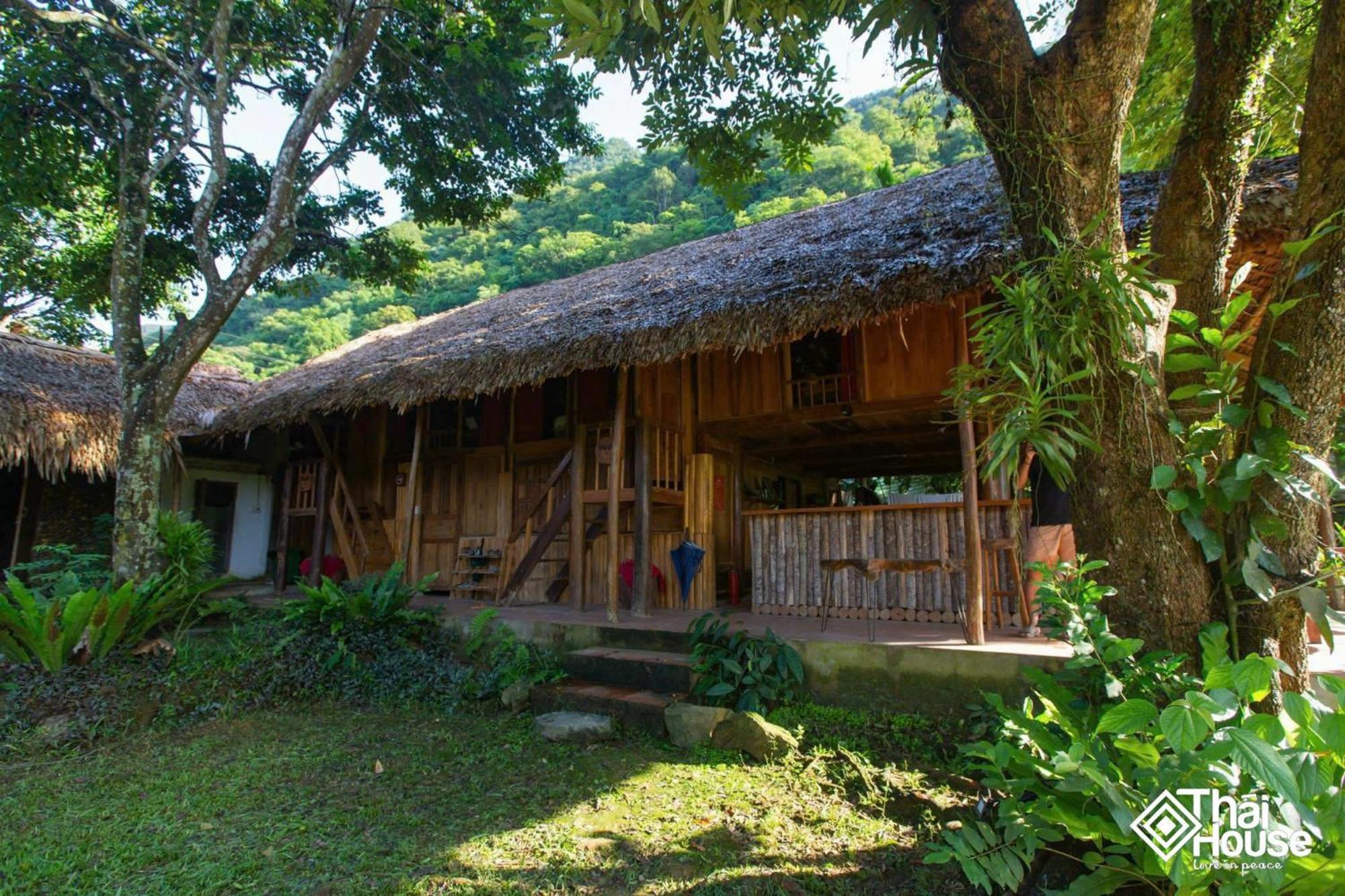 Thai House Pu Luong - Century Old Stilt House With Terrace Views Huong Ba Thuoc 외부 사진