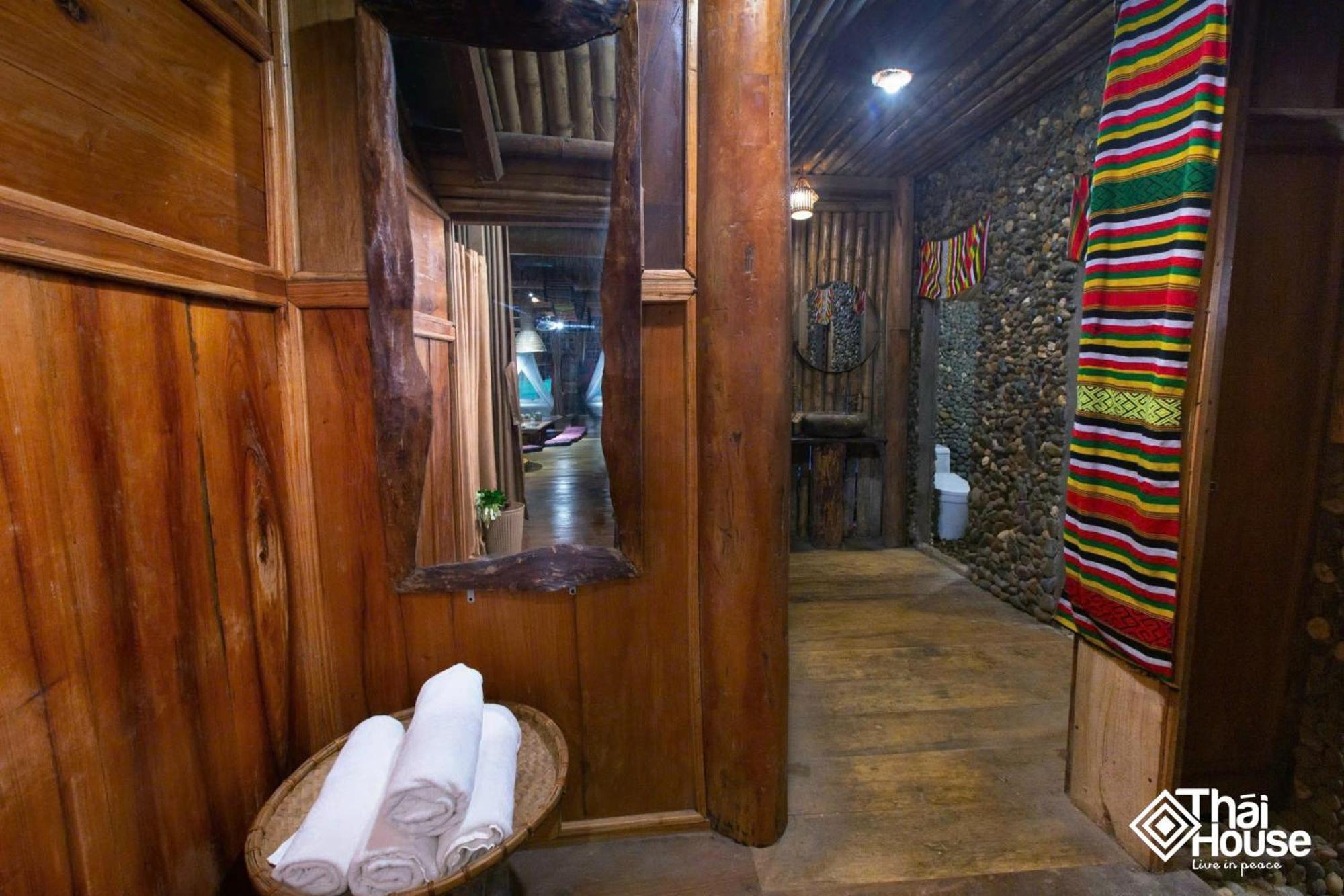 Thai House Pu Luong - Century Old Stilt House With Terrace Views Huong Ba Thuoc 외부 사진